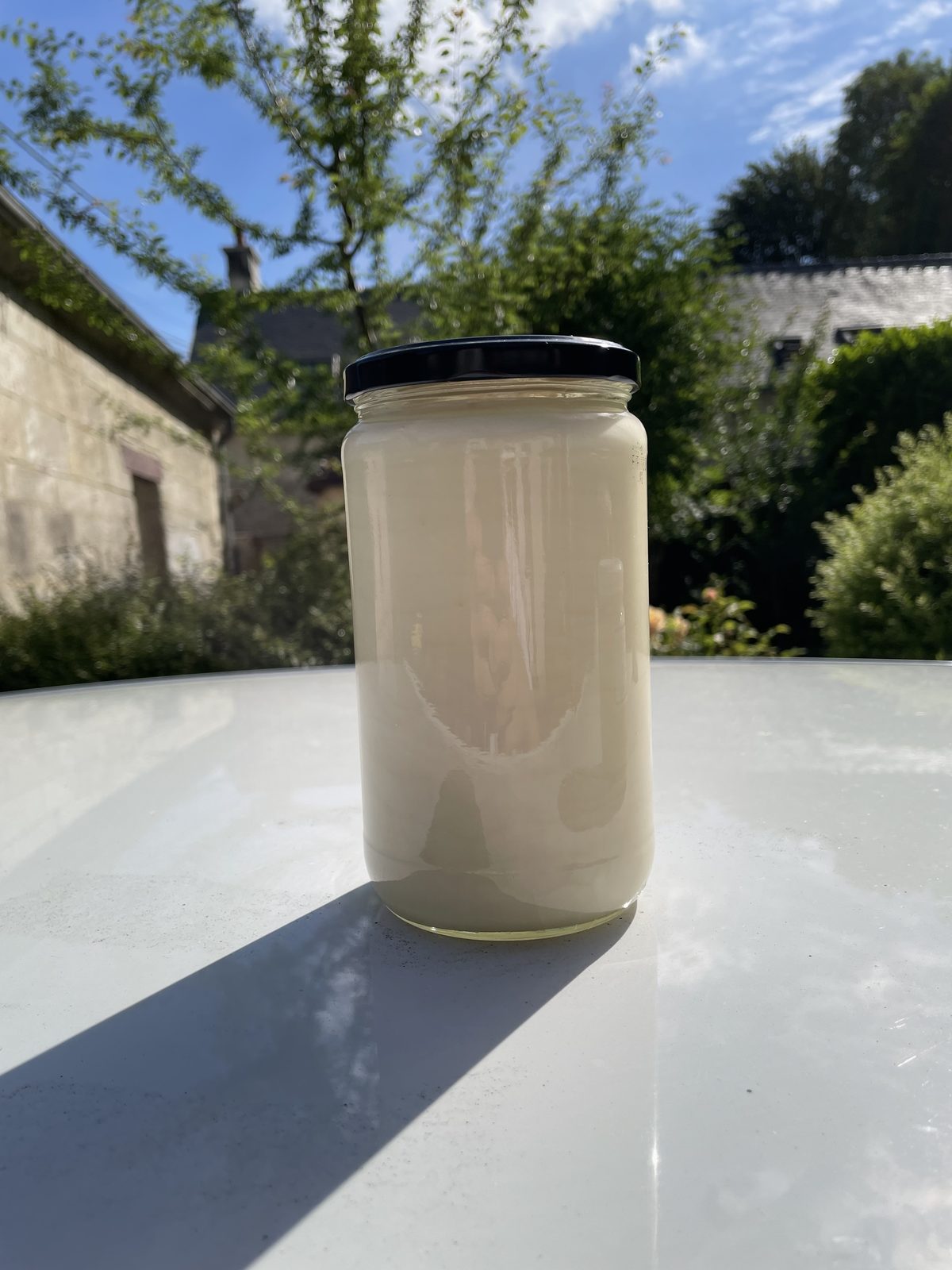 Pot de miel au soleil